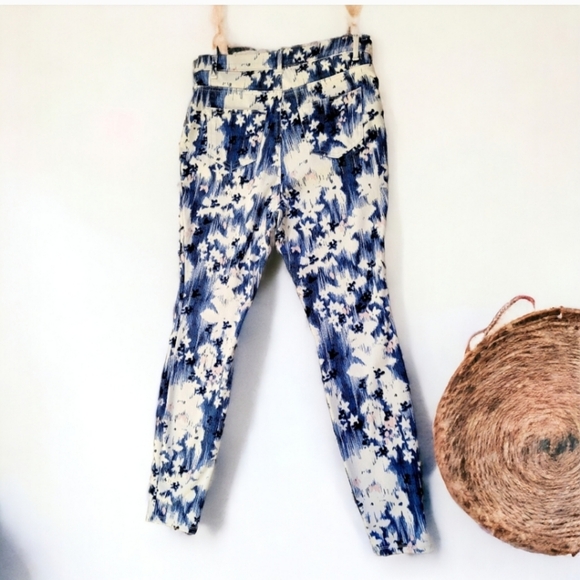 Womens Pull on jeans size medium - Picture 2 of 7